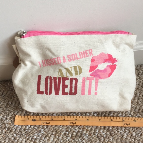 NWT! Homefront Girl Cosmetic Bag - Picture 4 of 6